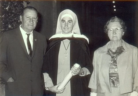 1967 BENNIE WITH HER PARENTS JOHN AND ELIZABETH CANNON 