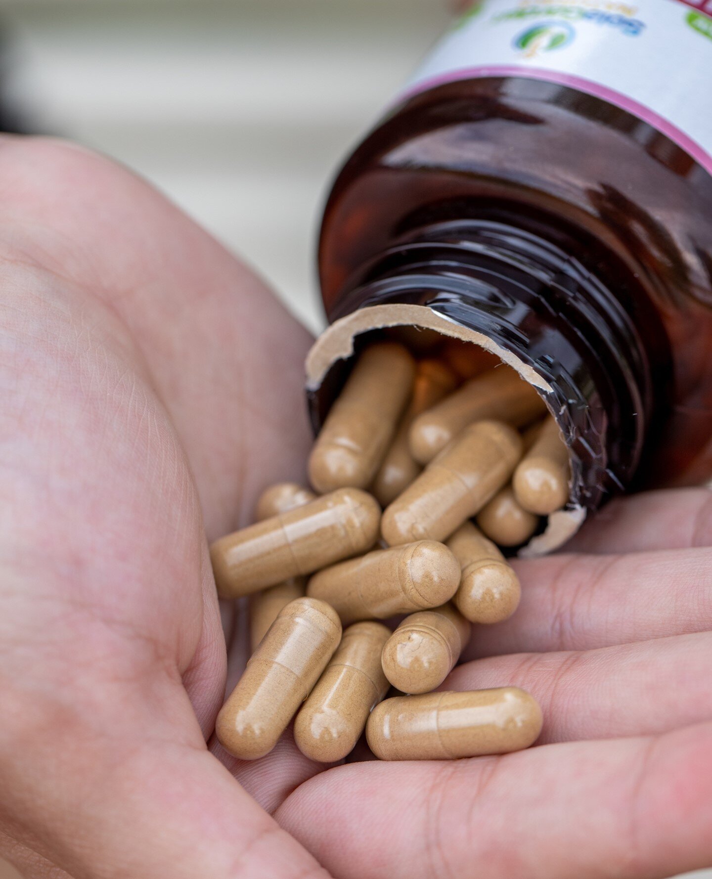 A handful of heaven. 😇 The tan color of our biotin shows that it's NATURAL! No white synthetic pills here!