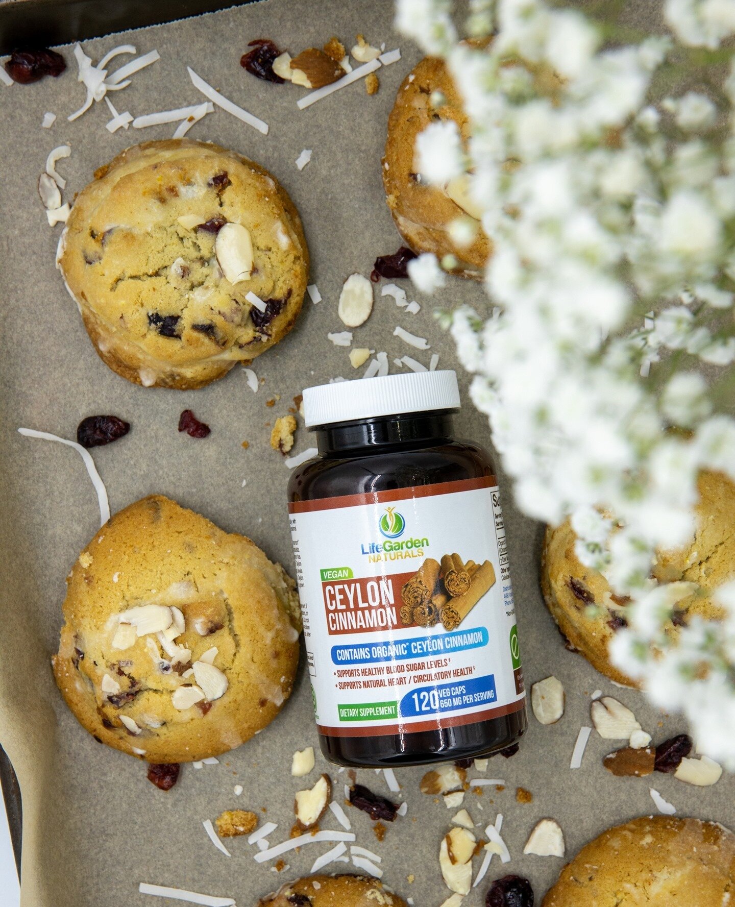 Did you know you can BAKE with SolaGarden?! 😍⁠
⁠
Just add 2 to 4 Ceylon Cinnamon Capsules to your favorite dessert! ⁠
⁠
Here's an idea! Whip together a cinnamon spice scone just in time for fall. 🍁⁠
⁠
