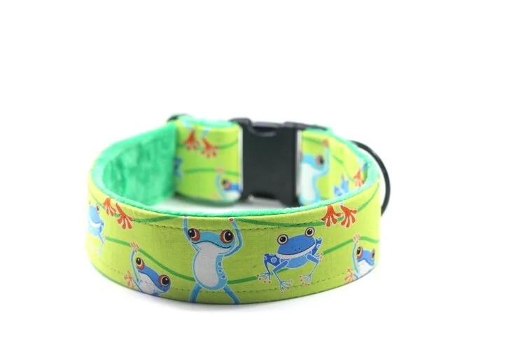 Glow In The Dark Hanging Frogs on Lime