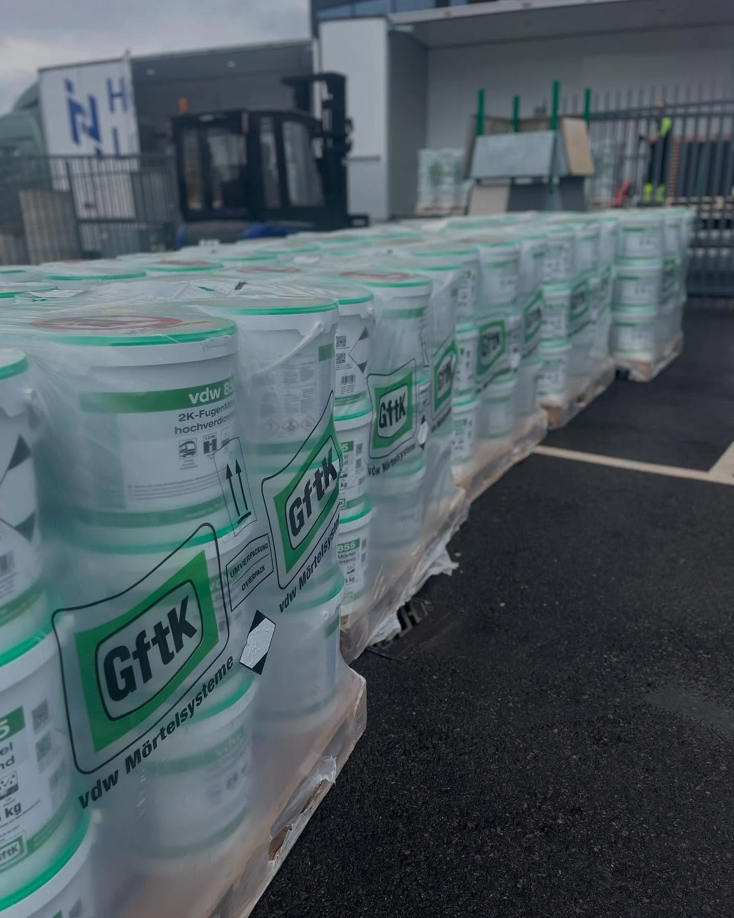 Inleverans av hårdfog för att säkra upp projekten!
#vdw#hårdfog#smågatsten#fogrensning#