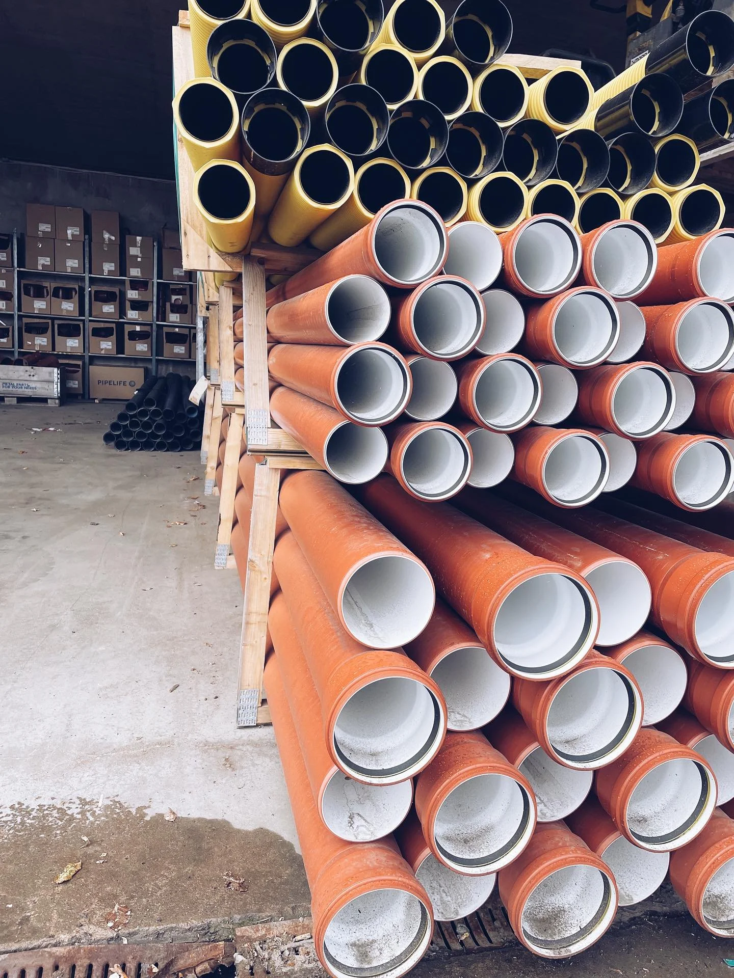 Vet du om att vi har ett komplett utbud av VA-material på lager? 
Kom förbi oss på Fordonsvägen 9 och få med det du behöver direkt! 
#VAmaterial #markprojekt #anläggningsarbete