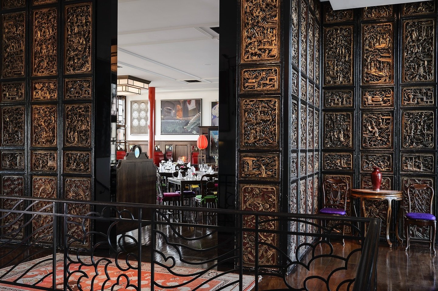 Step into the enchanting world of our private member club. A glimpse through the adorned Chinese wooden panels unveils the allure of our exclusive Chinese restaurant. Indulge in a symphony of flavors within this captivating space. #privatemembersclub