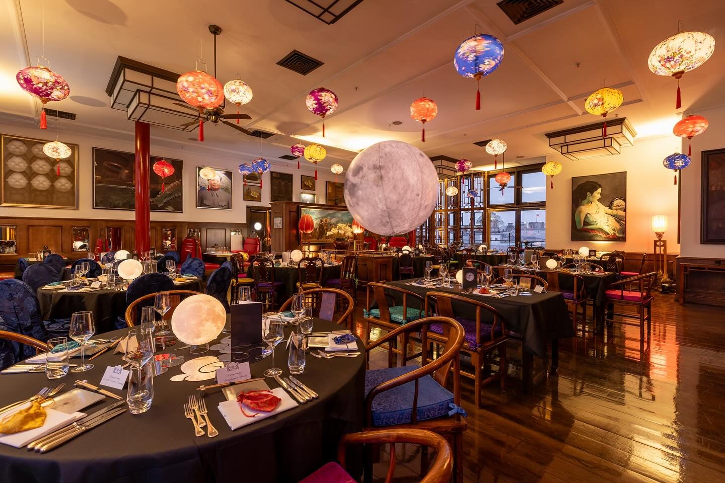 A magical evening under the full moon! Last Friday, we celebrated the Mid-Autumn Festival with a culinary feast by Chef Tam Kok Kong, honoring traditional flavors. Members and their guests were treated to captivating classical dance and vibrant lion 