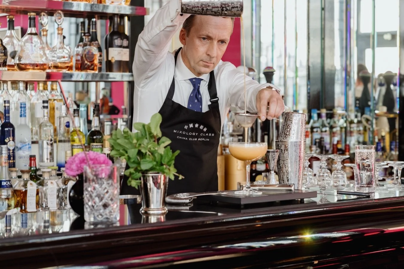 Ever wondered what makes a truly exceptional cocktail? Step behind the bar with our Director of Mixology, Marcus Neumann, and discover the secrets of perfectly balanced flavours, professional techniques and the little details that make all the differ