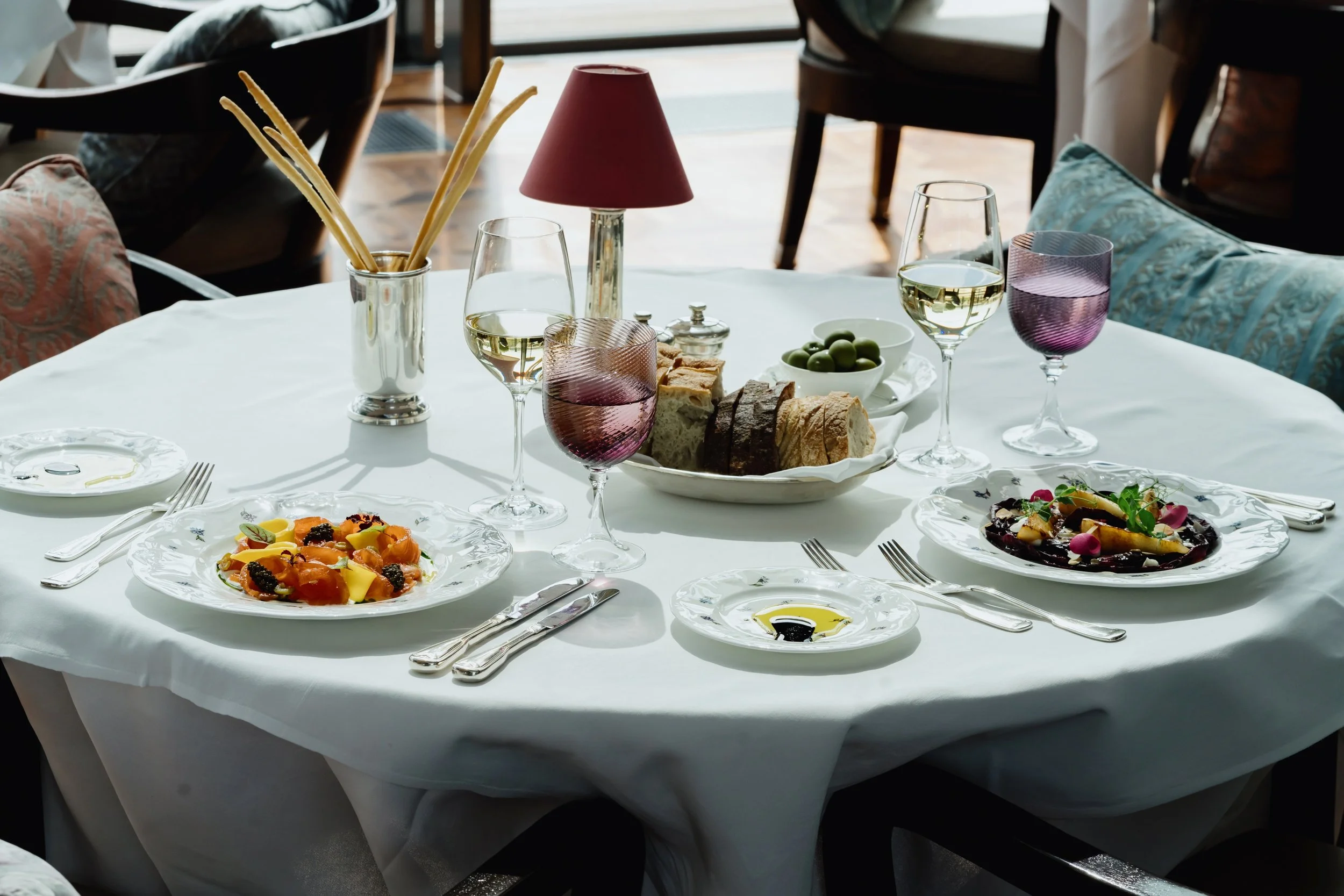 Late summer at Medinis.

Chef Simone Suardi&rsquo;s seasonal creations bring Italian refinement to the table &mdash; from spaghetti with caviar and lemon to sea bass with artichokes and warm chocolate cake with hazelnut ice cream.

Best enjoyed with 