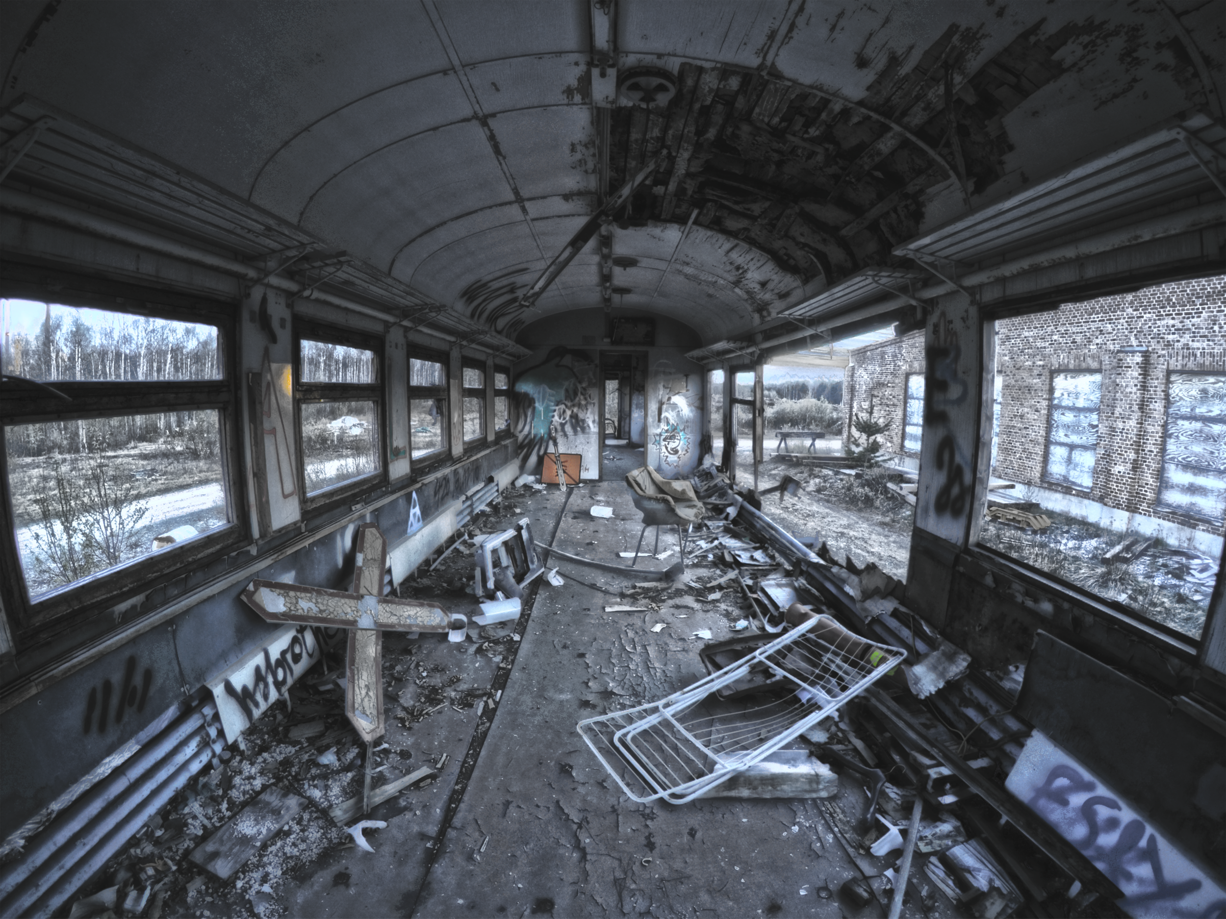 3 Junassa on ravintolavaunu.png