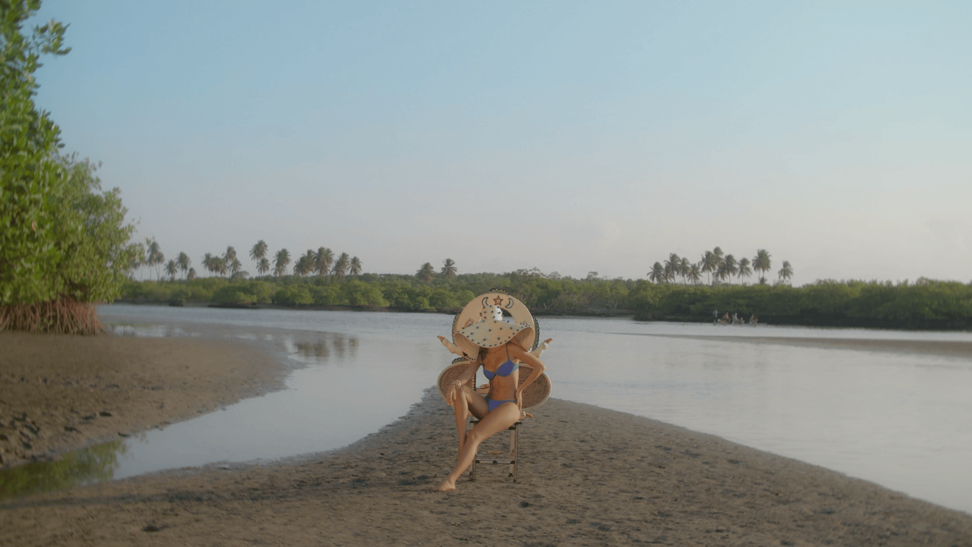 rush_praia_-_coleção_imaginário (1080p) 5.gif