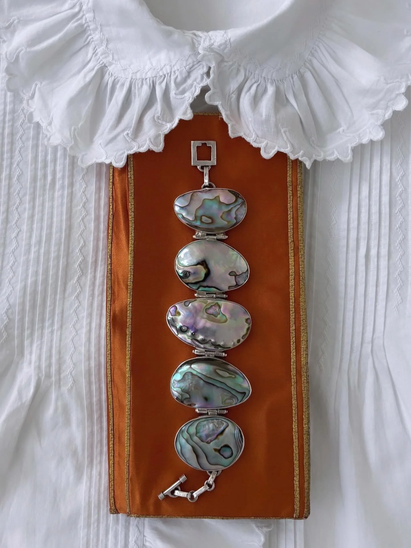 A Truly Stunning, Mother of Pearl Set in Sterling Bracelet! 🫧 Coming Friday, Oct. 10th - 12pm EST! 🤍🫧 Remember to Join Esme&rsquo;s Mailing List Online to Receive Updates and Exclusive Offers!

#esmesdrawertoo#truevintage#romanticlook#romanticvint