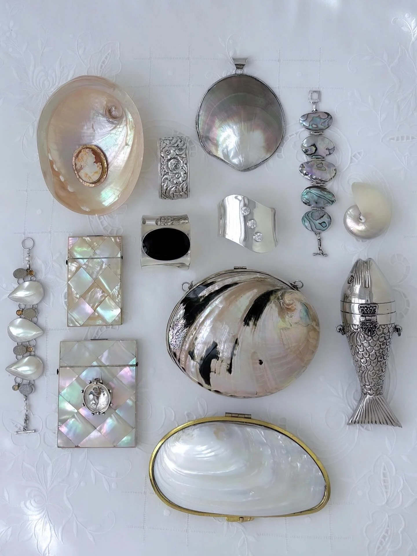 It’s “SWAN SEASON”! 25% Off Sitewide W/ Code: SWAN25 🦢🤍🦢
#esmesdrawertoo#truevintage#swanseason#romanticlook#romanticvintage#vintageoutfit#vintageootd#fashioninspo#vintagejewelry#vintageaccessories#vintageclothing#parisianlook#v
