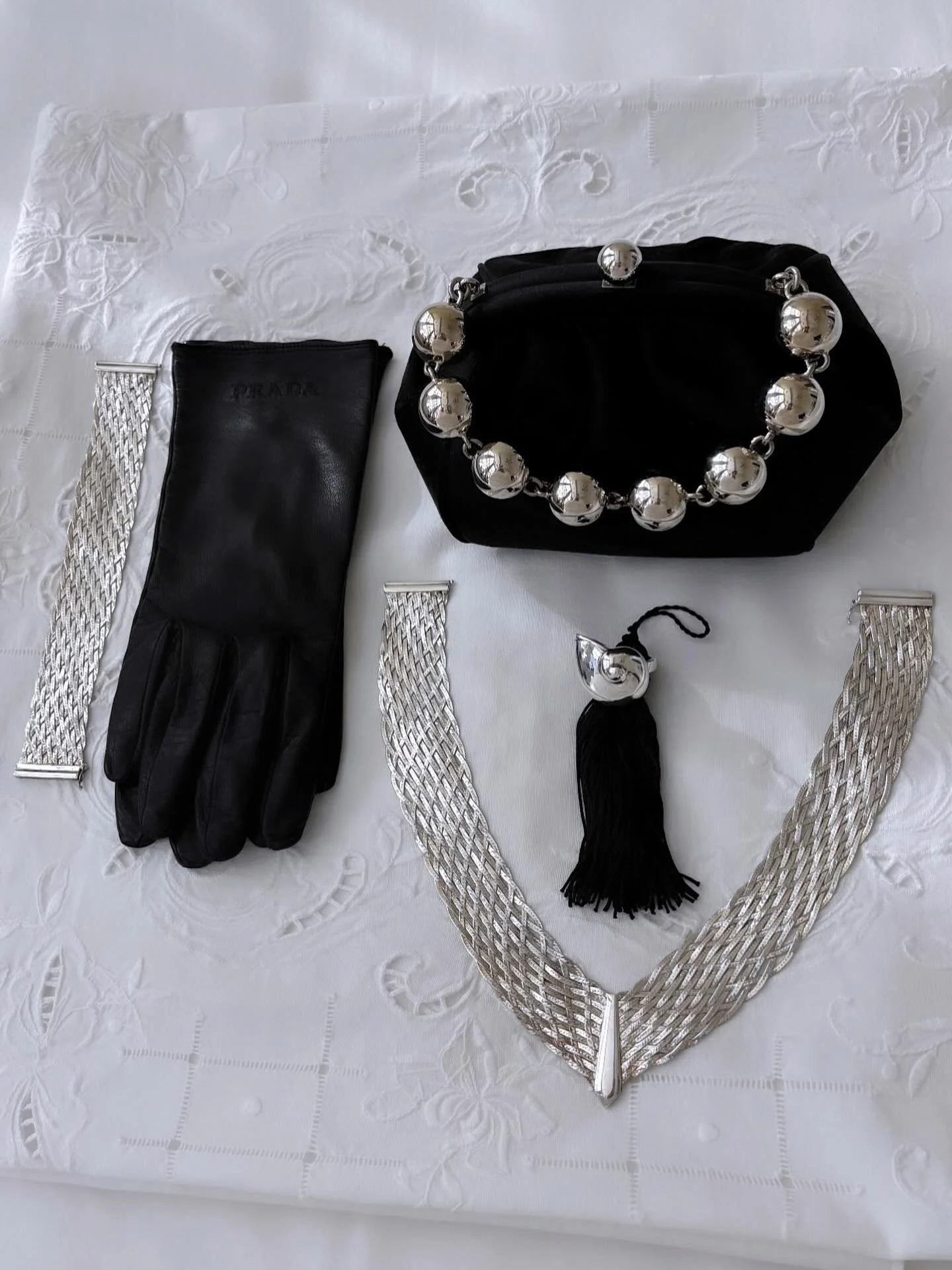 Many NEW ARRIVALS, Now Available Online! Remember to Visit the Menu Online to See All Available Items! 🫧 🖤 Beautiful, Tiffany &amp; Co. Bracelet Bag in Black and Burgundy, Available Now! 

#esmesdrawertoo#truevintage#romanticlook#romanticvintage#vi