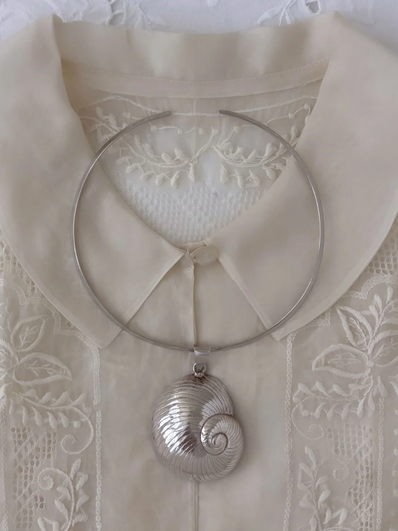 Now Available Online! Remember to Visit the Menu Online to See All Available Items! 🫧🦢

#esmesdrawertoo#truevintage#romanticlook#romanticvintage#vintageoutfit#vintageootd#fashioninspo#vintagejewelry#vintageclothing#parisianlook#vintagelook#frenchst