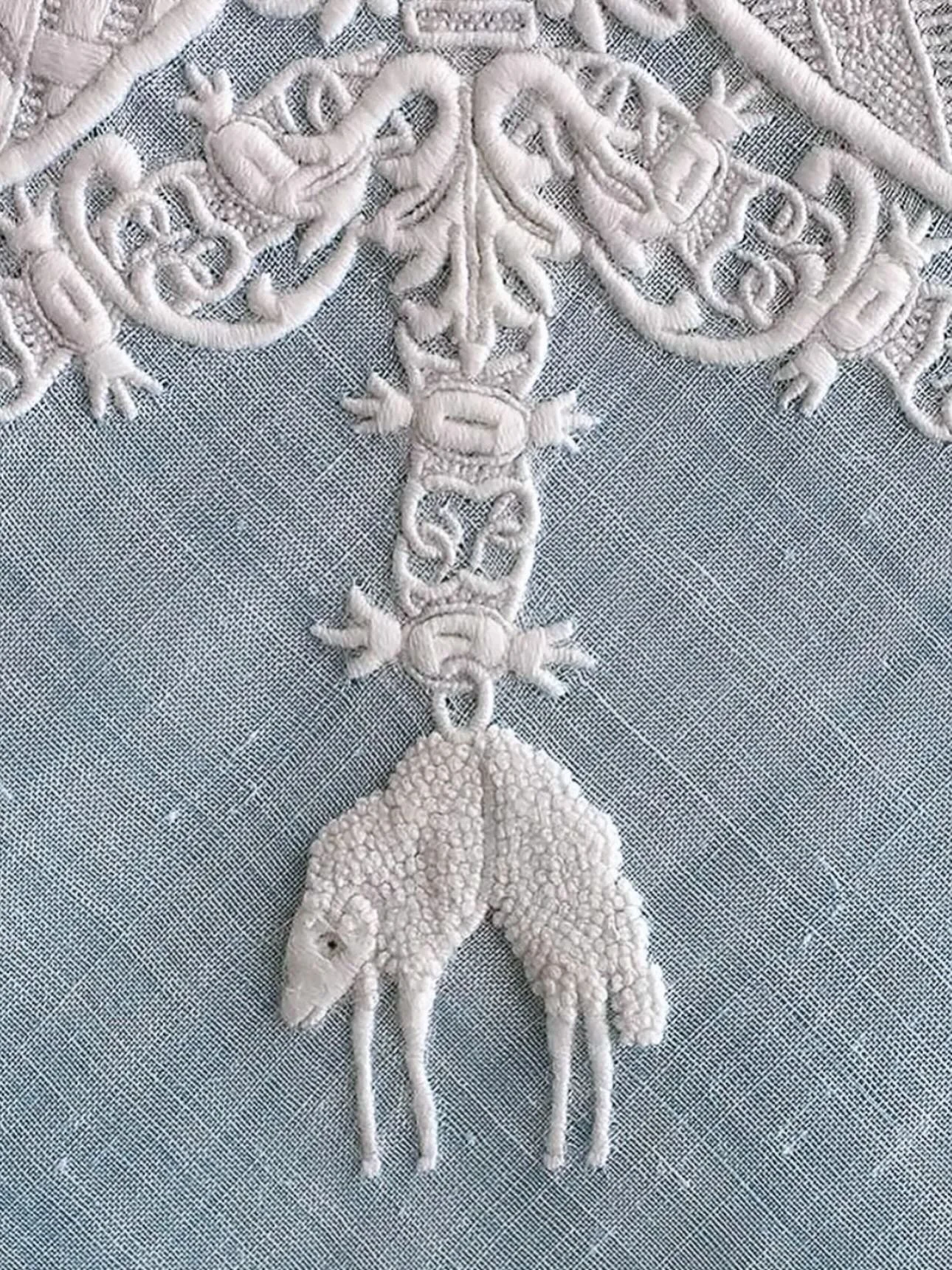 Beauty is Light. 🤍 Always Aspire for Light. 🫧 Peaceful Winter Solstice 🕊️

#esmesdrawertoo#vintageforsale#vintagejewelry#vintageclothes#theworldsteeming