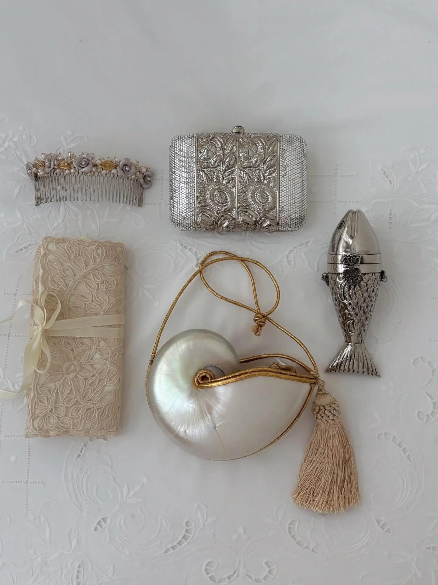 Just a Few of Our Very Favorites! 🤍

#esmesdrawertoo #vintagewedding #vintageclothes #vintageaccessories #theworldsteaming