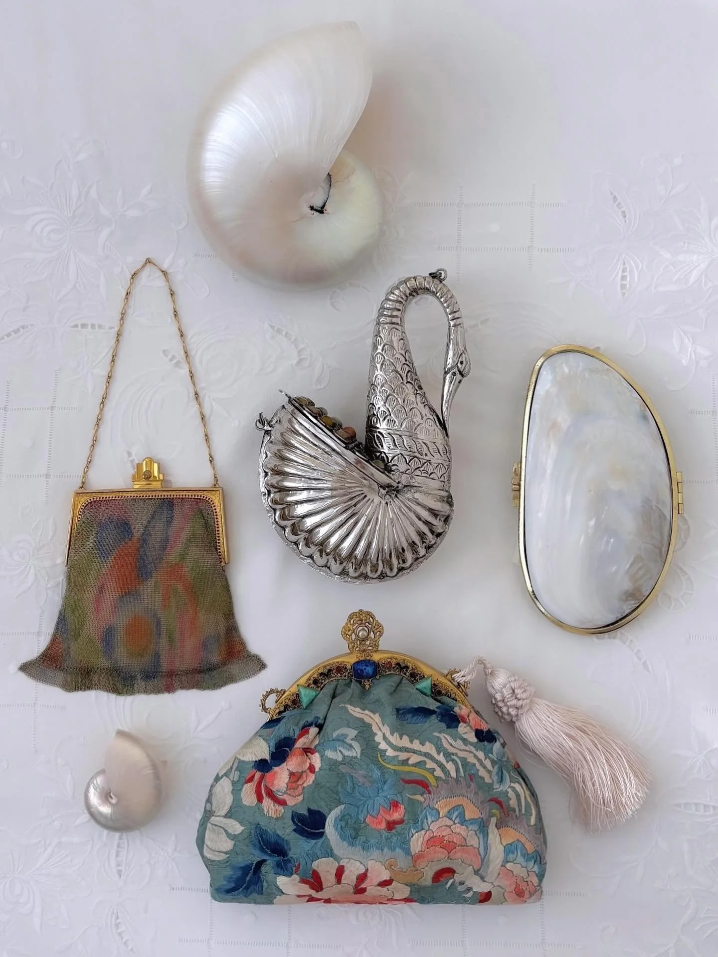 NEW ARRIVALS! Coming SUNDAY, MARCH 29th - 5pm EST! 🦢🤍🐚

#esmesdrawertoo #vintagewedding #vintageclothes #vintageaccessories #theworldsteaming