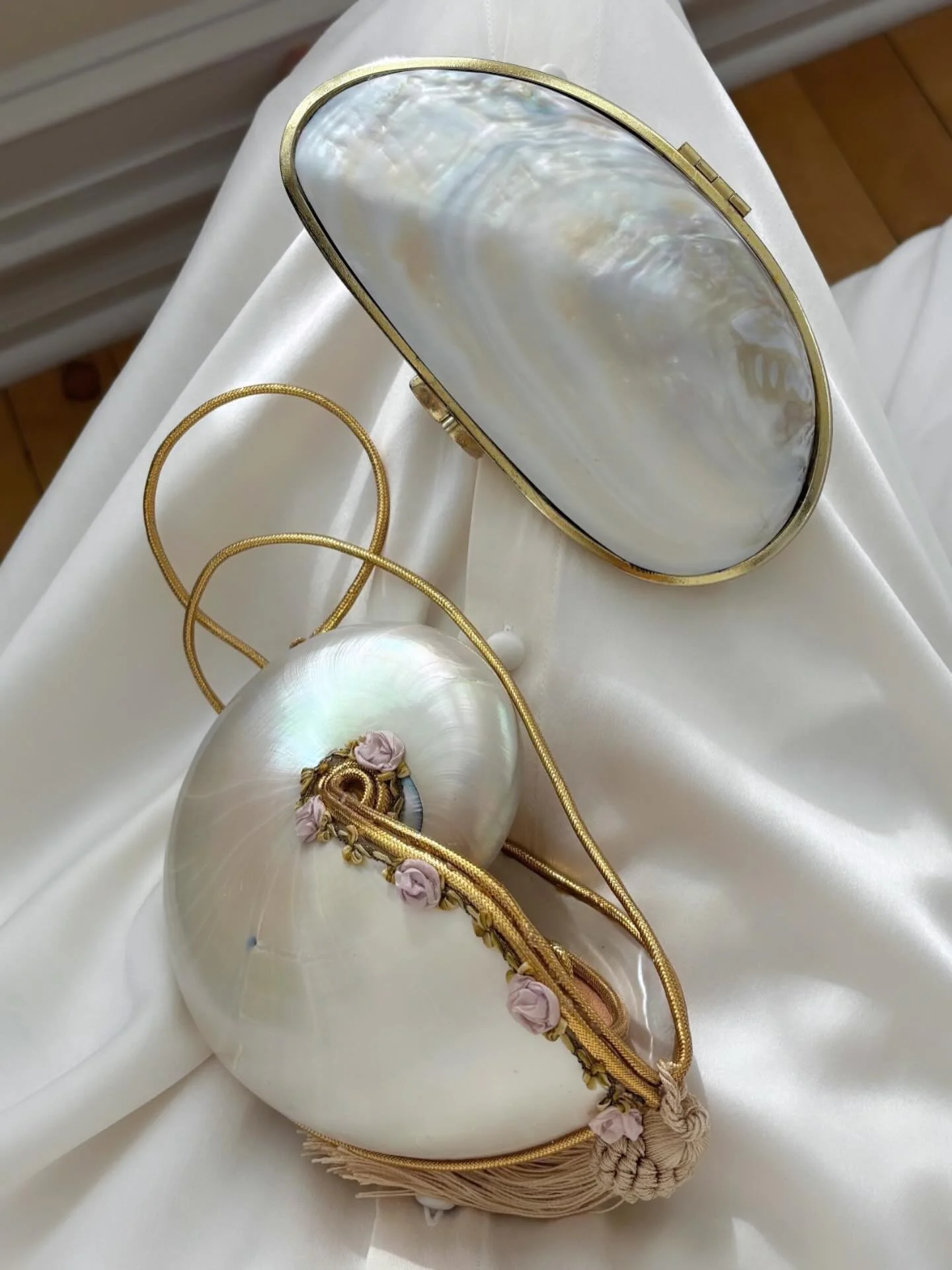 Coming Soon! 🤍🕊️🐚

#esmesdrawertoo #vintagewedding #vintageclothes #vintageaccessories #theworldsteaming