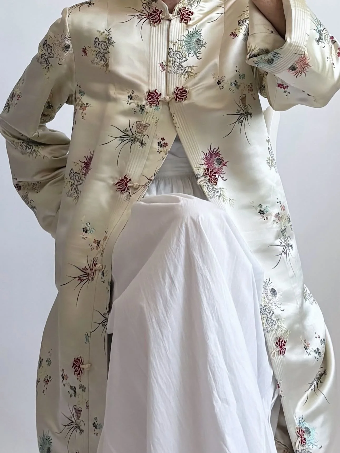 NEW ARRIVALS! &hearts;️ Friday, May 22nd - 5pm EST! 

#esmesdrawertoo #vintageclothes #vintagewedding #vintageforsale #theworldsteeming