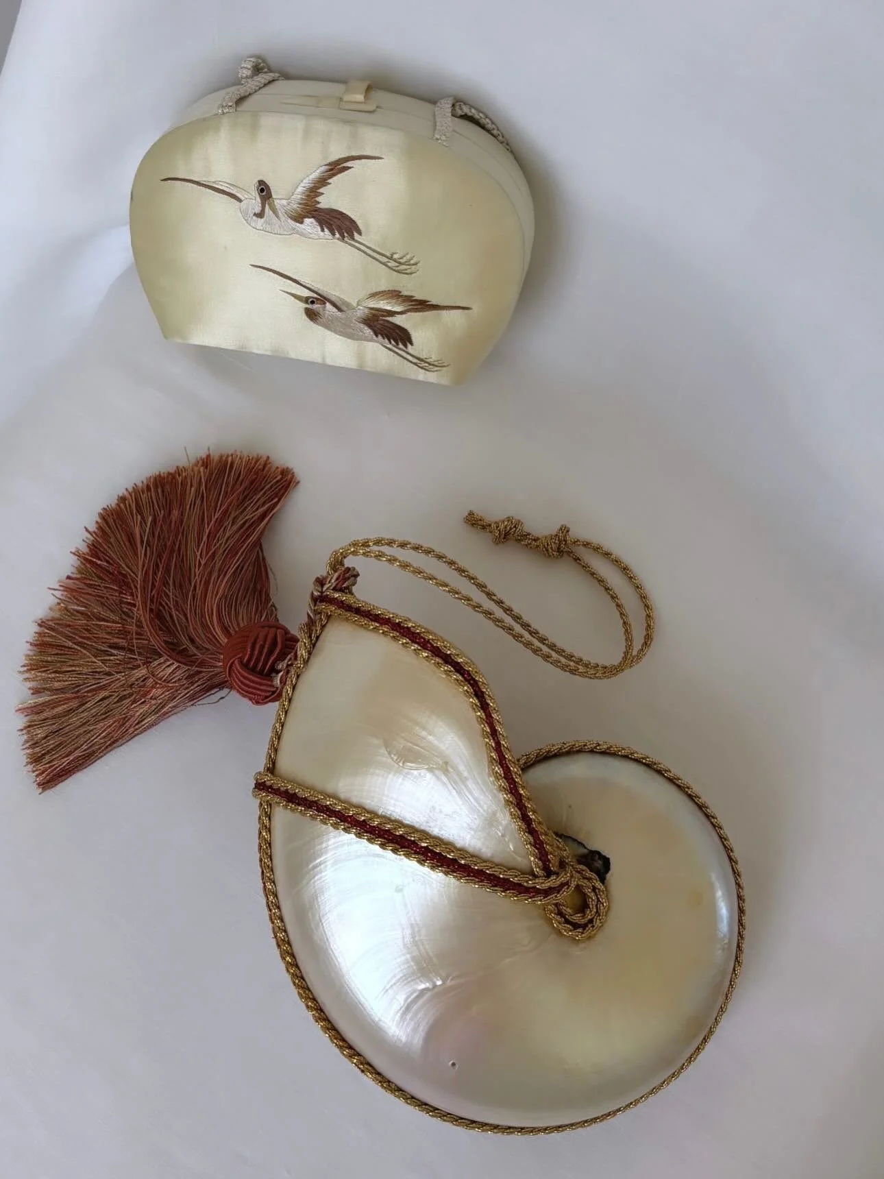 Available Online TODAY! 🐚 5pm EST! 🦢

#esmesdrawertoo #vintageclothes #vintageaccessories #vintagewedding #theworldsteeming