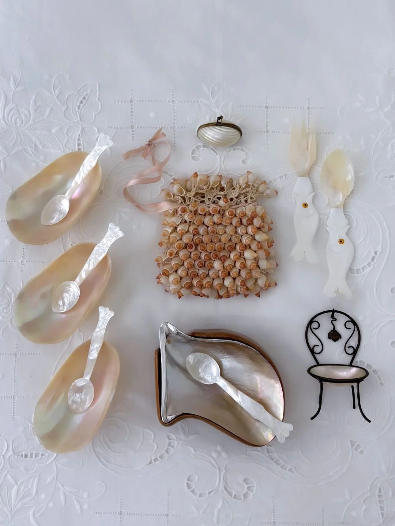 NEW ARRIVALS! 🐚 Friday, June 5th - 5pm EST! 

#esmesdrawertoo #vintageclothes #vintagewedding #vintageforsale #theworldsteeming