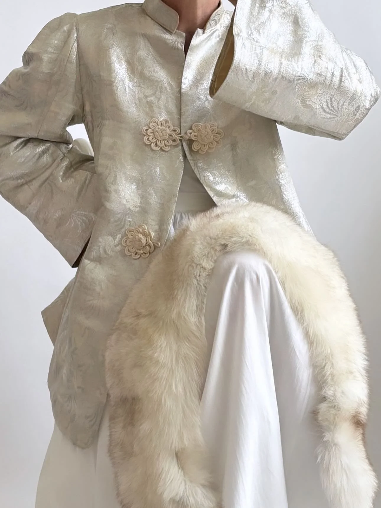 NEW ARRIVALS! 🌹Now Available Online! 

#esmesdrawertoo #vintageclothes #vintagewedding #vintageforsale #theworldsteeming