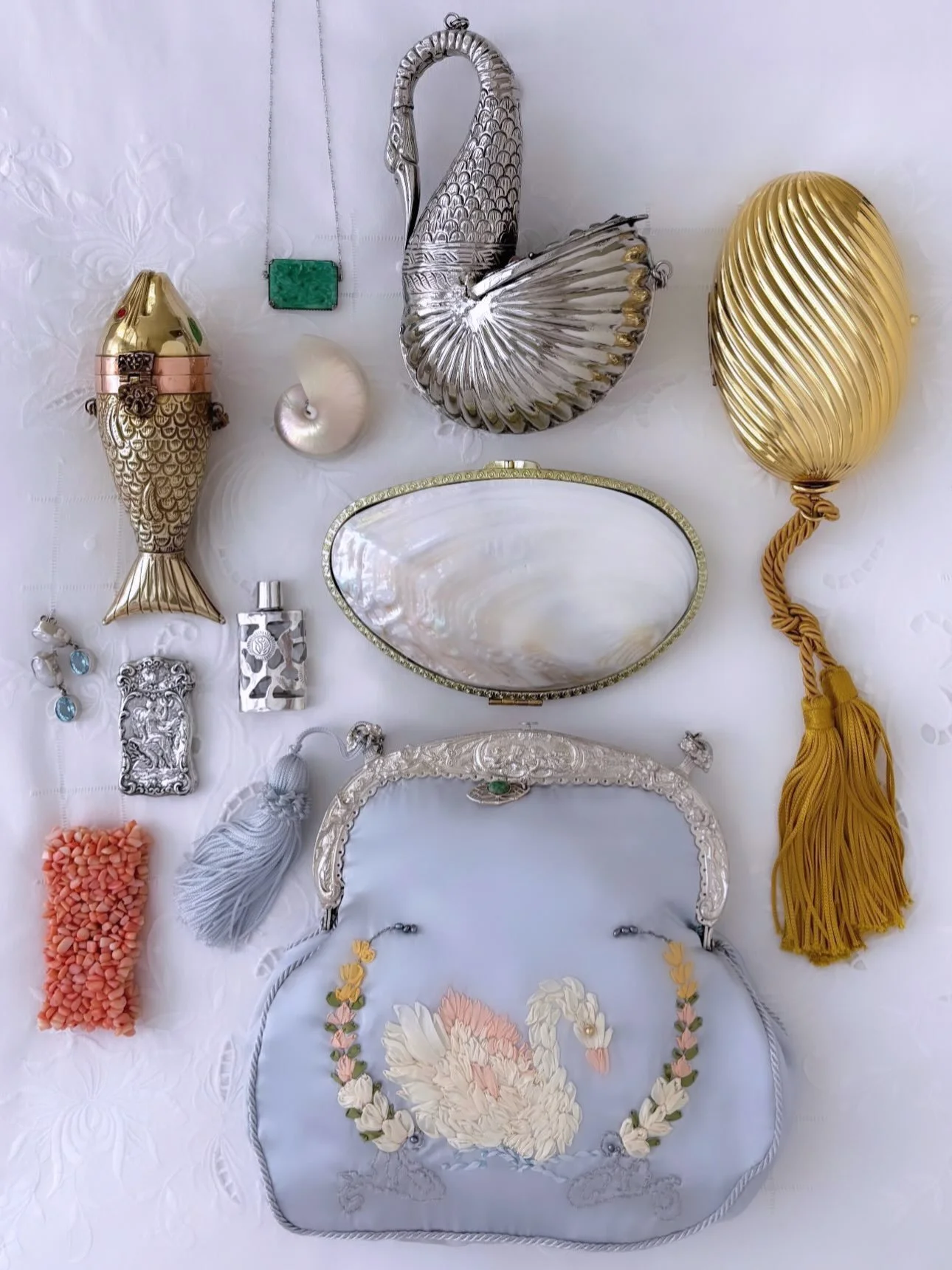 NEW ARRIVALS! Now Available Online! 🦢&hearts;️ Silk Chinoiserie Jackets and Beautiful Accessories! Remember to tap menu for all available pages. 

#esmesdrawertoo #vintagestore #vintageclothes #vintageforsale #vintageaccessories