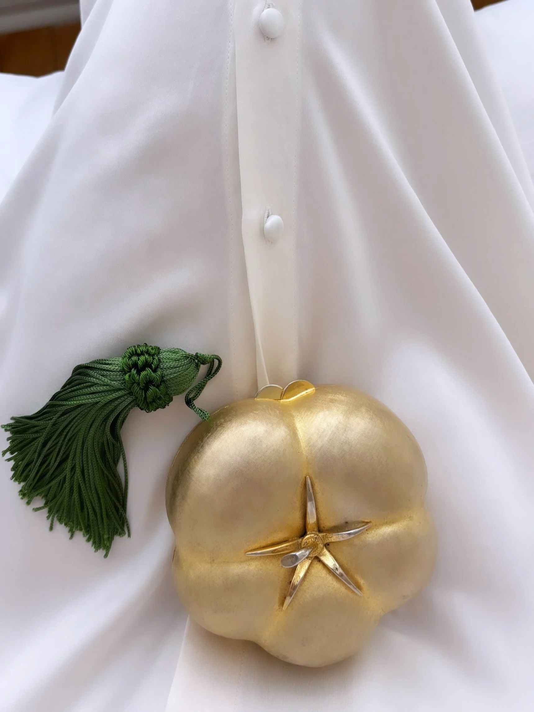NEW ARRIVALS! Friday, Oct. 2nd - 5pm EST. 🍃🍅🍃 Our Favorite Golden Tomato! 

#esmesdrawertoo #vintageaccessories #vintageshop #vintageclothes #vintageforsale