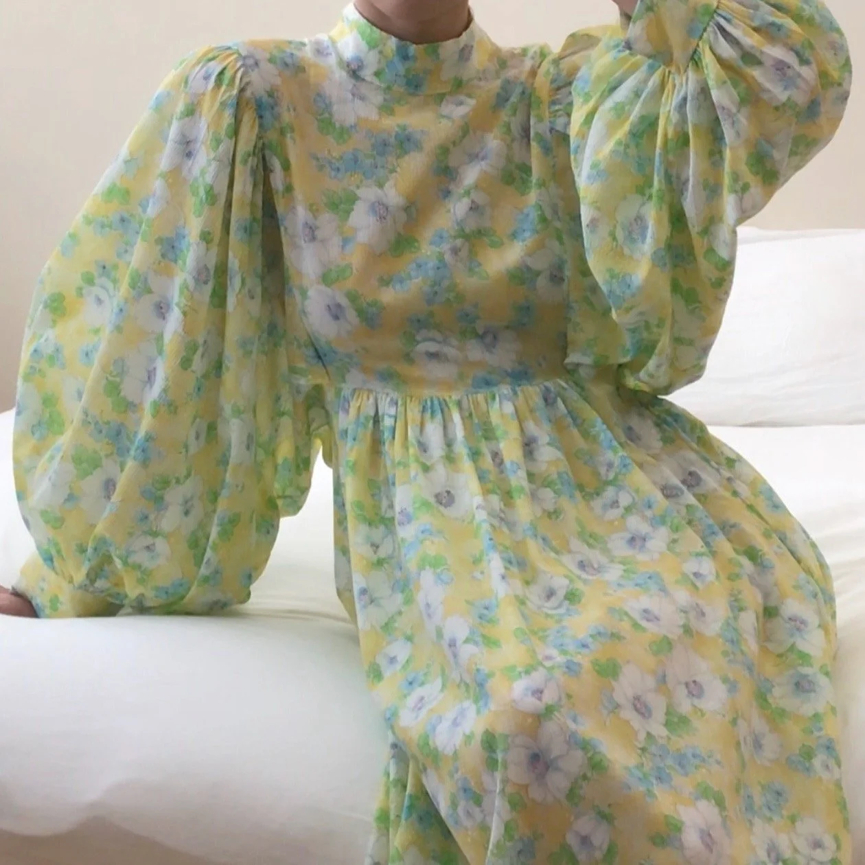 Vintage 1960's Floral Balloon Sleeve Dress