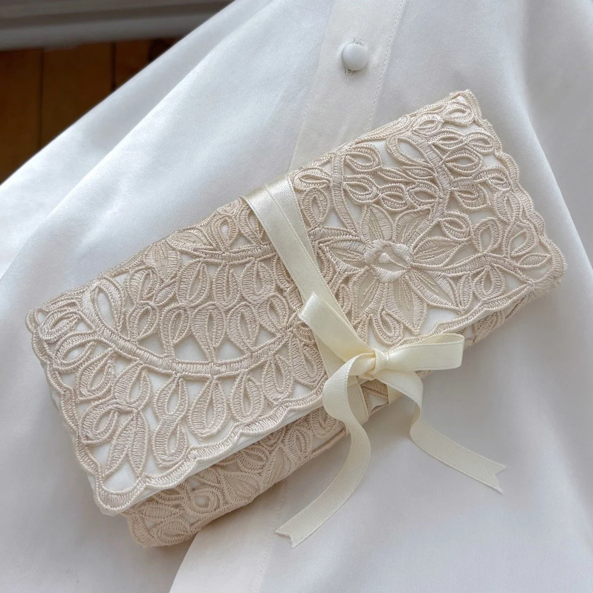 YVES DELORME Ivory Floral Lace Silk Jewelry Case
