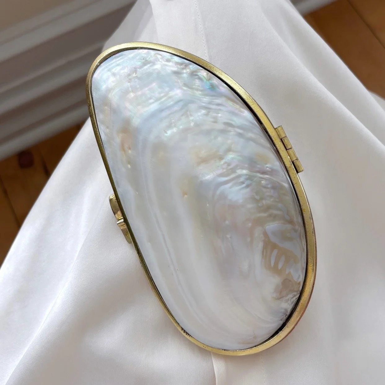 Vintage Natural MOTHER OF PEARL Shell Clutch Purse