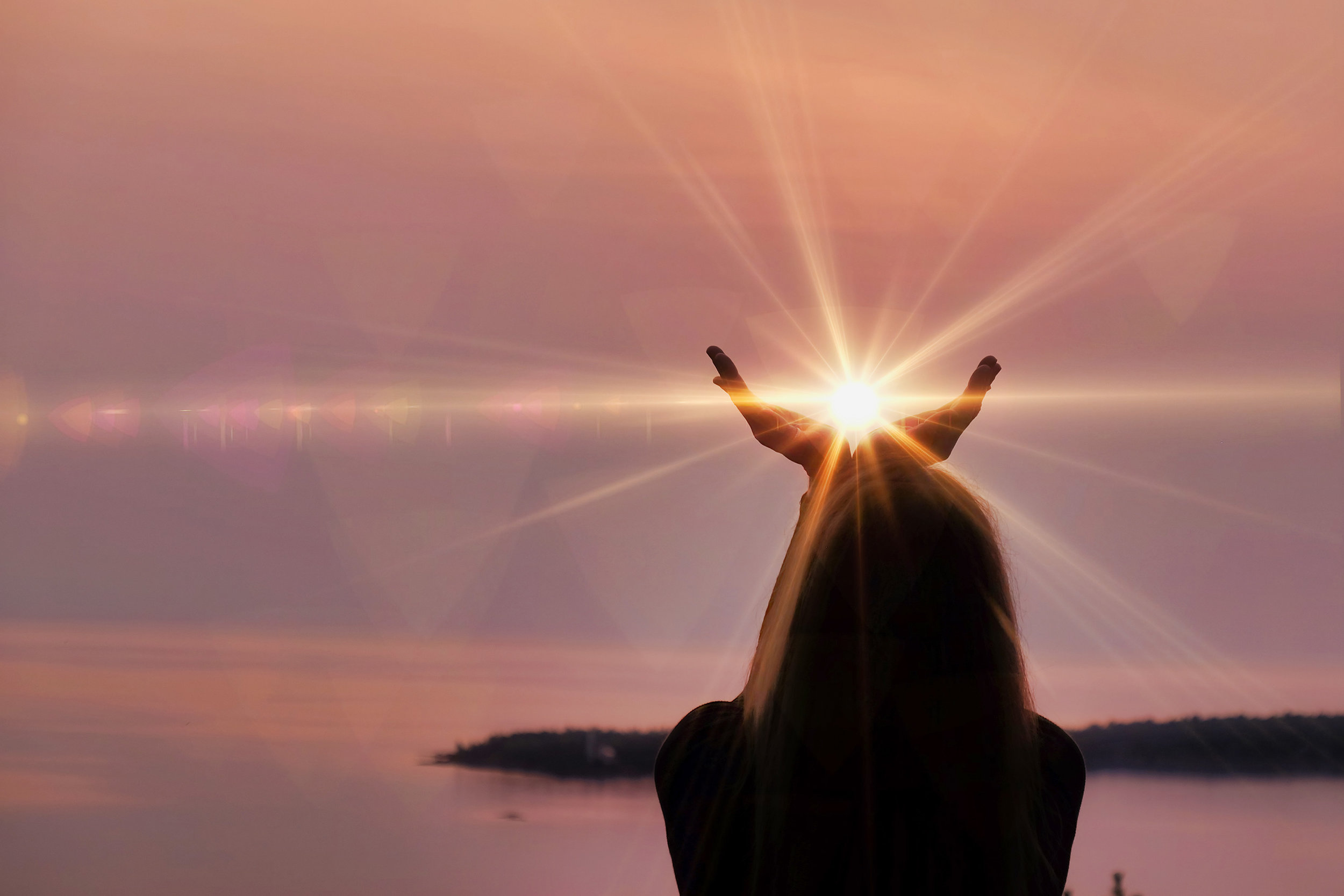 spirit-of-the-north-johanna-hands-cup-sun-up-Yoga2-lemr-3000.jpg