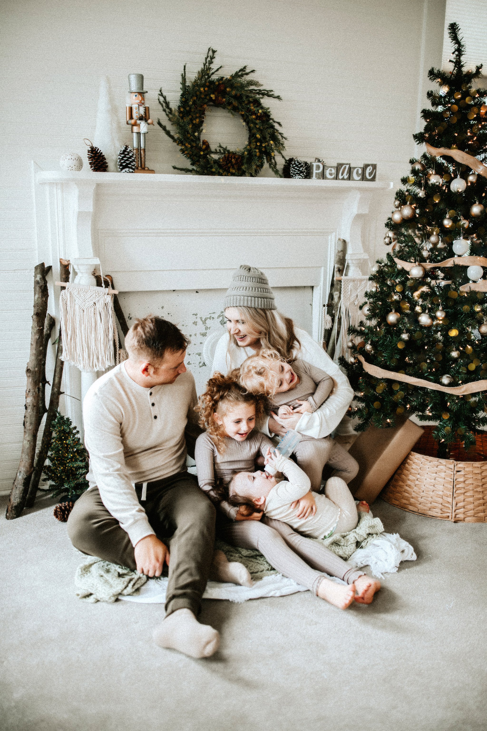 Family Picture Pose Ideas with One Child - Capturing Joy with Kristen Duke