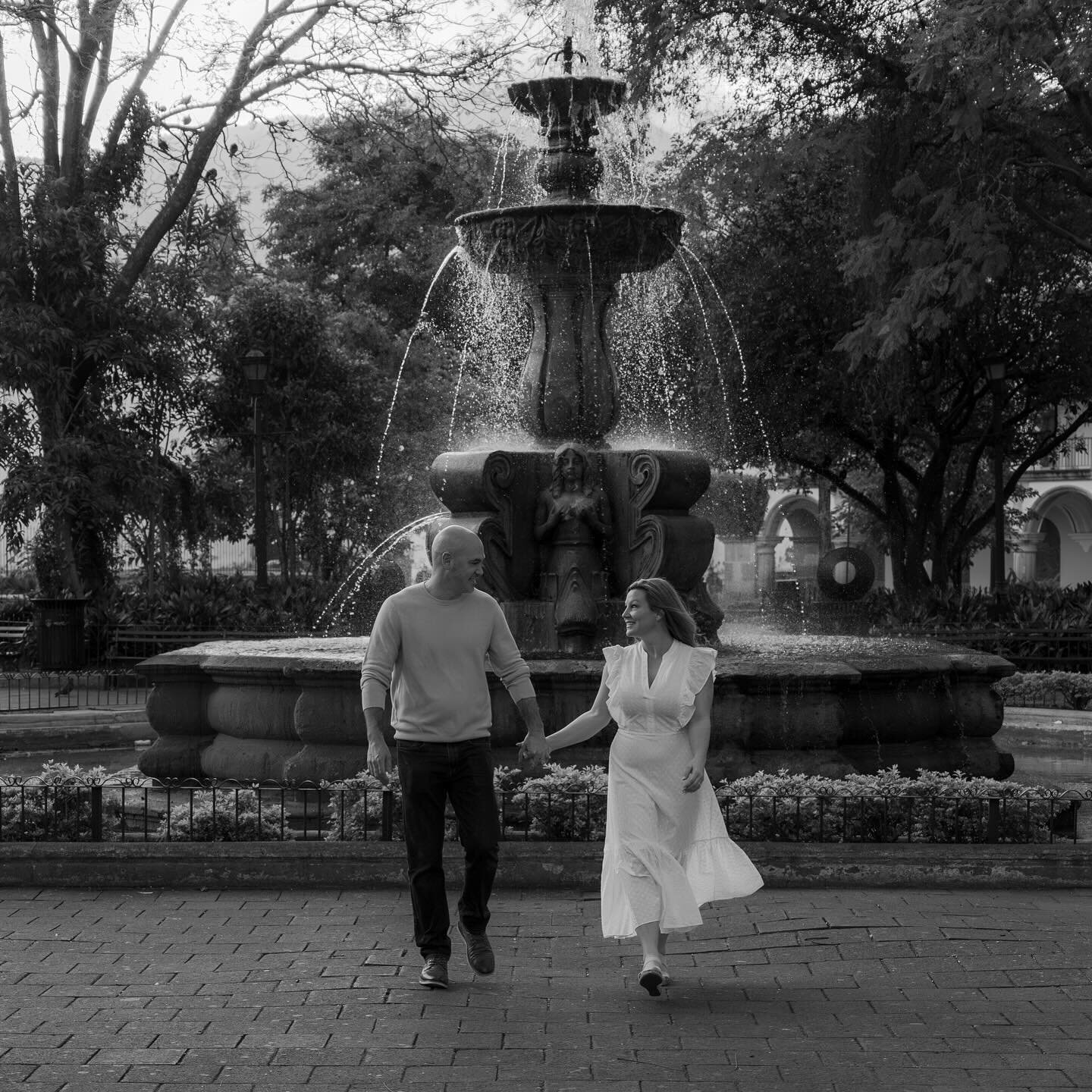 Con la magia colonial de Antigua Guatemala, siempre se logra capturar momentos de amor que trascienden el tiempo.