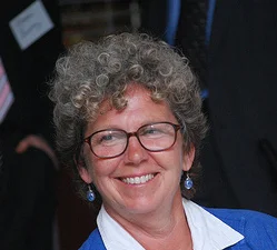Betsy Headshot.jpg