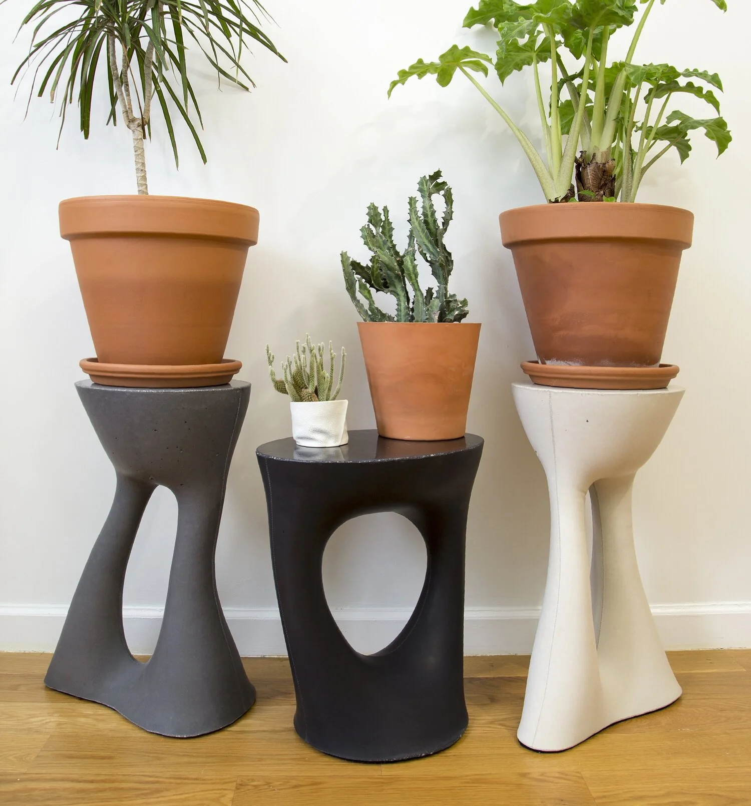 Kreten Side Table (Charcoal) group