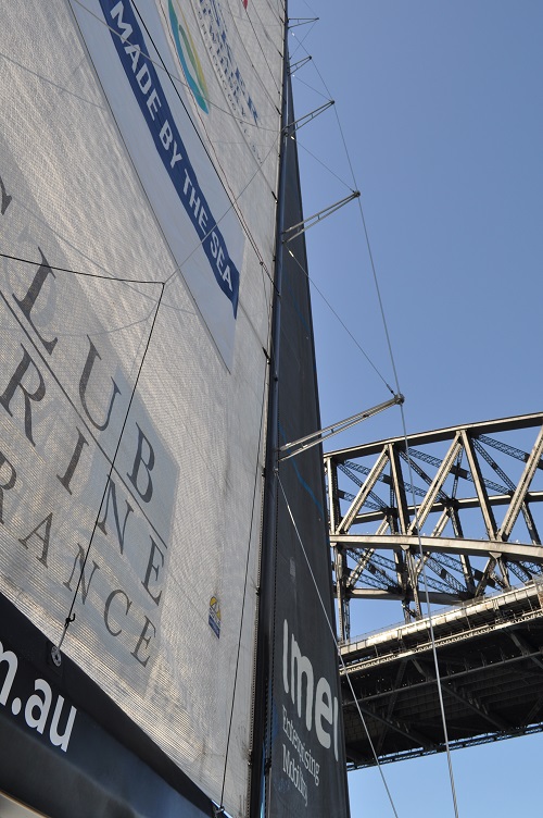 Passing_under_the_bridge.jpg