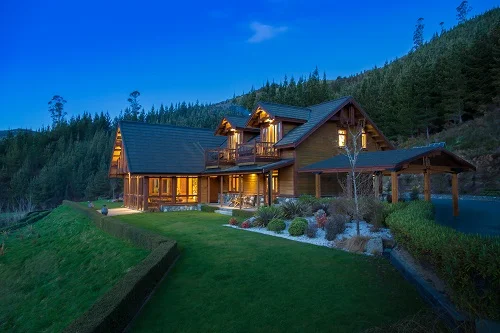 Stonefly_Lodge_exterior_-_Journal_size.jpg