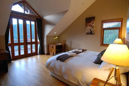 Stonefly_Lodge_bedroom_-_Journal_Size.jpg