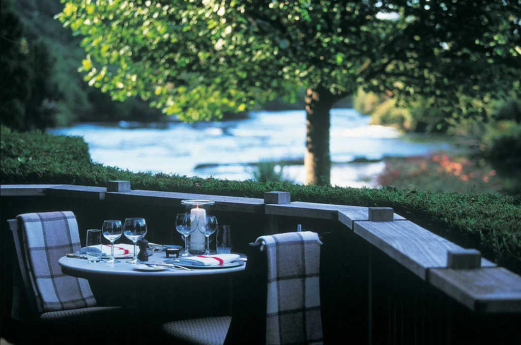NewZealand-CosyRiverTerraceDining.jpg