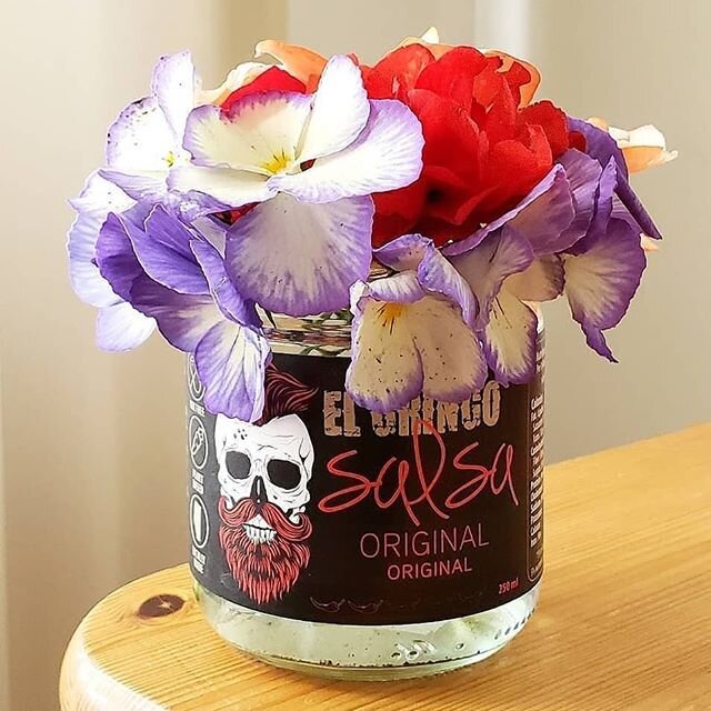 Ever wondered what to do with empty #salsa #jars ?
Use this like a vase. 
Photo credit: @maeho.x