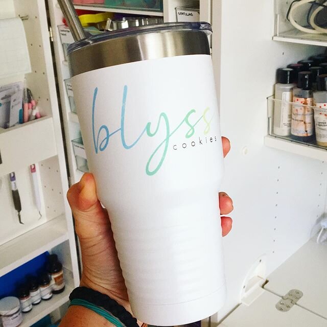 We are loving these customized tumblers from @beesbakedartcookiesupplies ❤️ Did you know they can customize your cookie gear? They have so many fun products coming but these tumblers are already available and ready to go with your own logo or design!