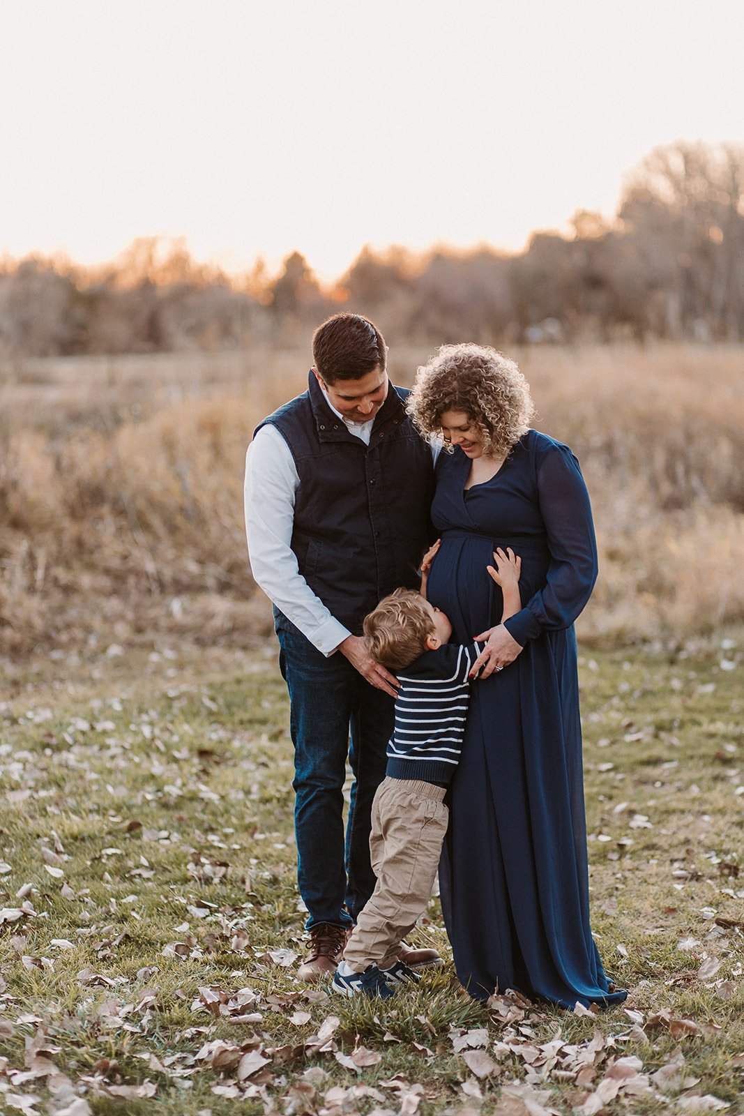 Family in eagle Idaho posing in a field for a family portrait.