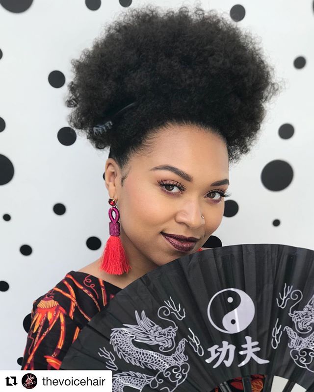 Loving this fun afro puff on @olivblu, and she rocked it! 
Hair  @nickichestnut
Makeup @theadorable1 
Photo: @mikebartistry

#naturalhairstyles #protectivestyles 
#thevoice #thevoicehair #hairstylist #hair #setlife #behindthechair #beyondthepony #mod
