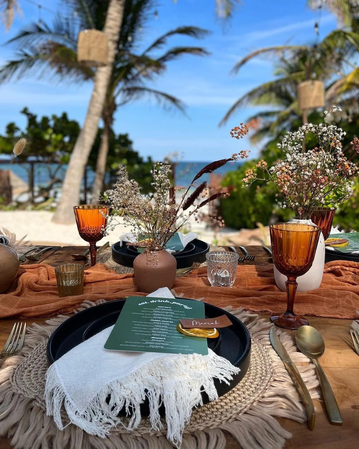 Beautiful dinner in paradise!✨🥂✨
.
.
.
@agnesh_toth 
@cessar_castaneda 
@mytulumwedding 
#casacarolinatulum #tulummexico #tulumvillas