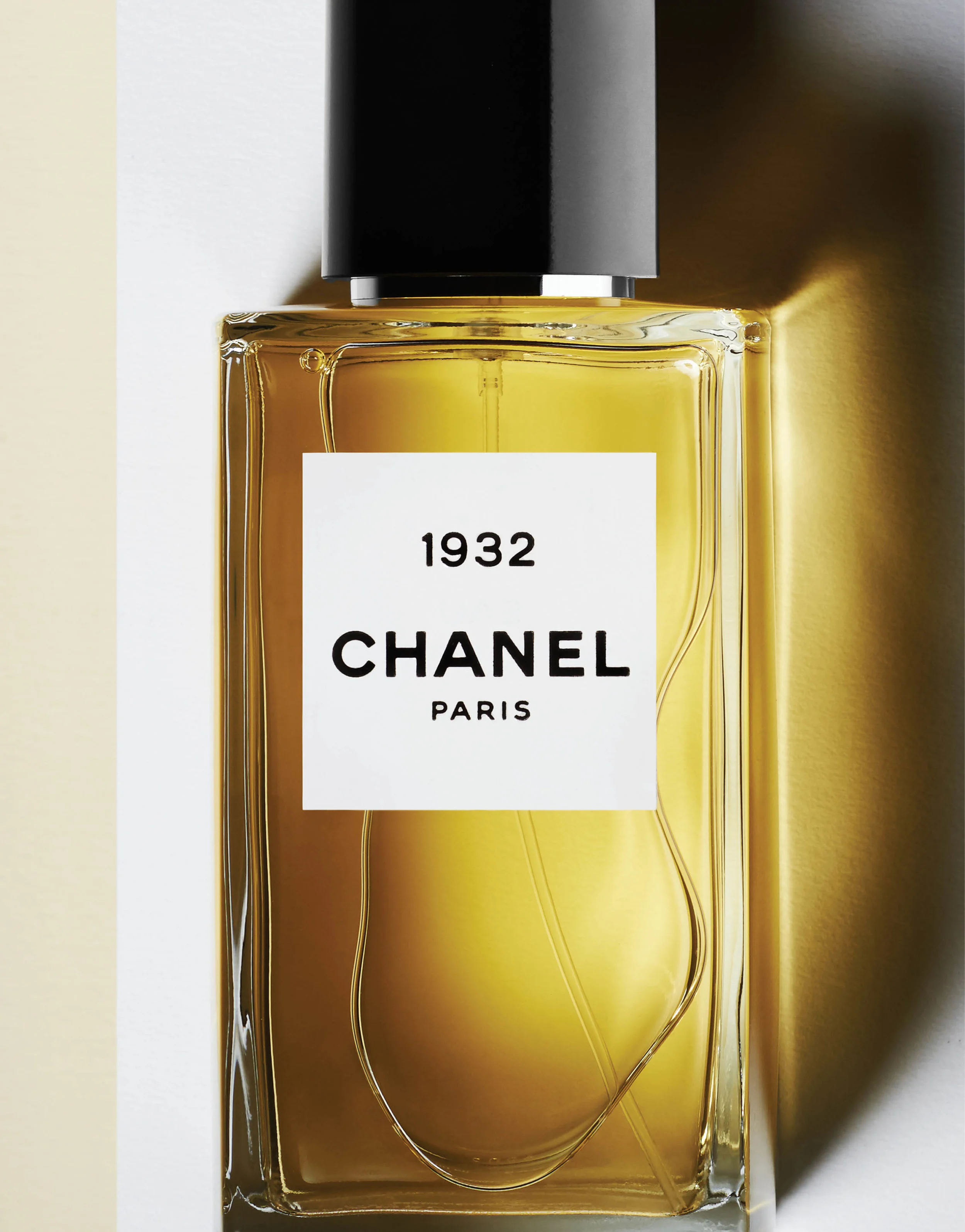 Kenneth Foo — Still-life photographer in Paris. A bottle of Chanel perfume campaign.