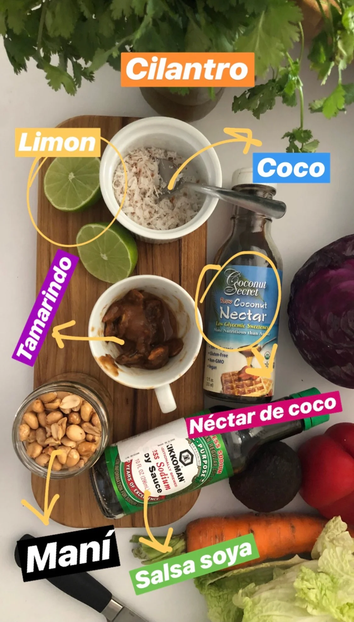 Ensalada crudivegana de repollo, estilo asiática 