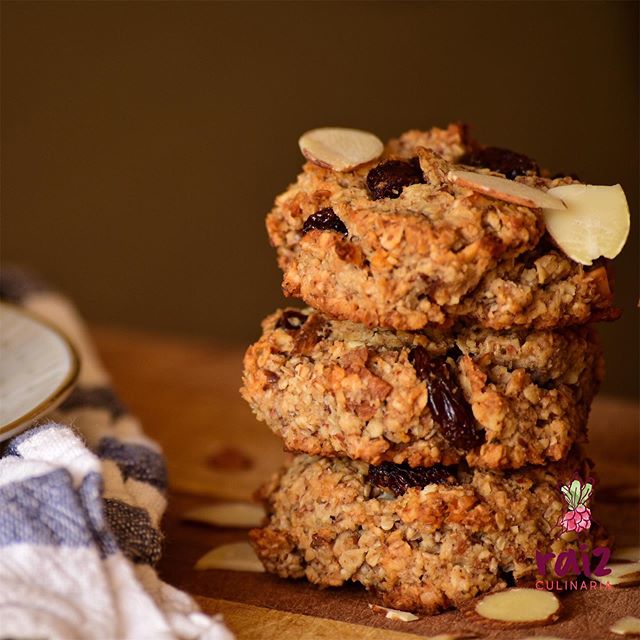 Avena, canela, y &iquest;pulpa de leche de ajonjol&iacute; y almendras? &iexcl;Si! Suena ...&iquest;loco?🤔 Pero creeme que est&aacute;s galletas saben deliciosas😍.
🍪Crujientes por fuera, esponjosas por dentro, y mil maneras de modificarlas a tu ma