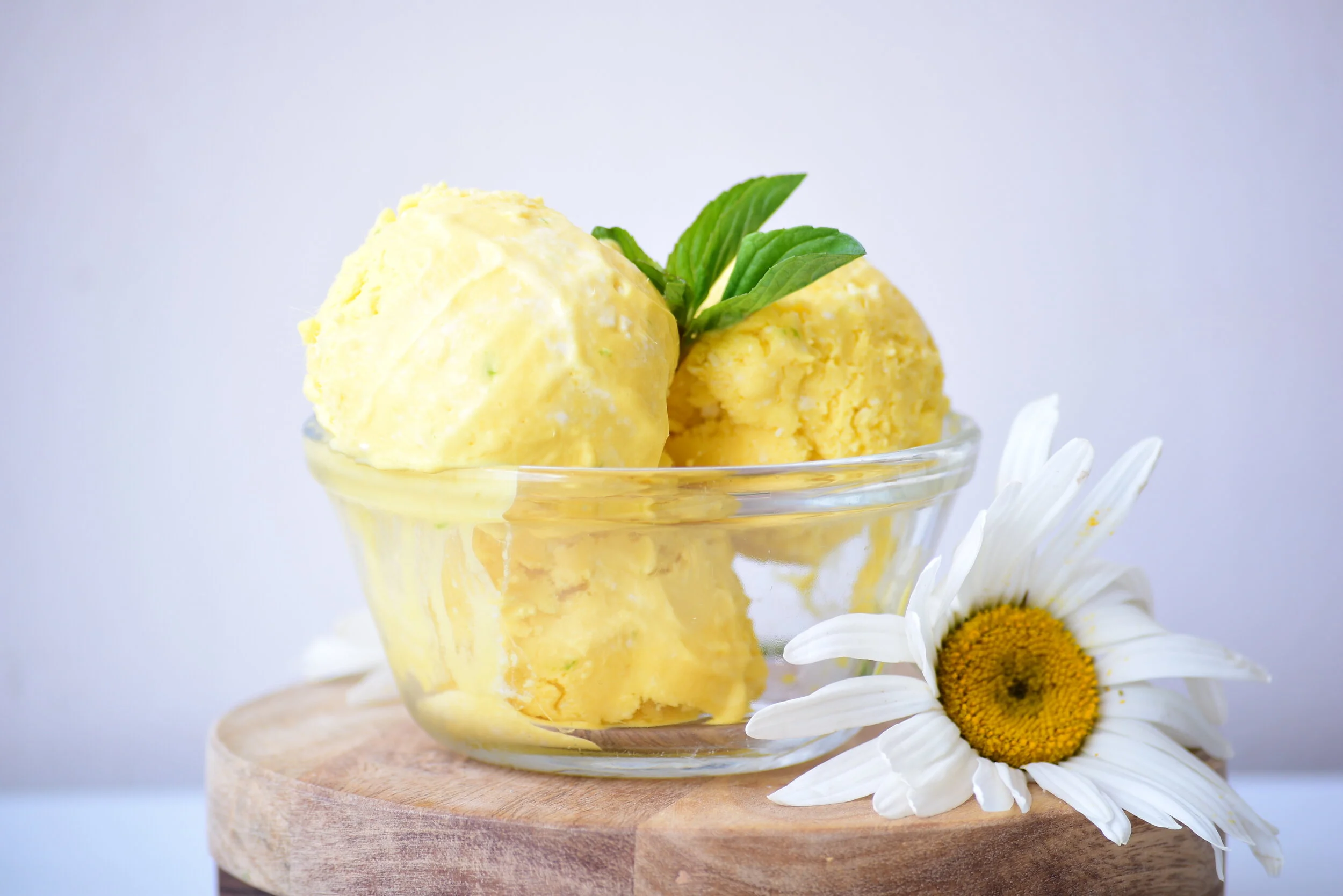 Helado de mango y leche de coco