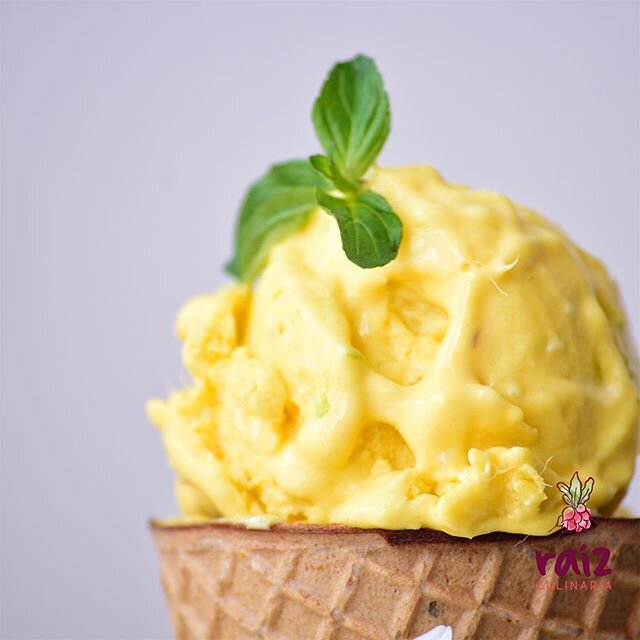 ☀️Calor + temporada de mangos =
&iexcl;Helado de mangos!😍🍦
5 ingredientes, y una receta que podes tener lista en unas cuantas horas.
&iexcl;Probalo este fin de semana!
Receta en RaizCulinaria.com y video en las historias de @raizculinaria 
#Viernes