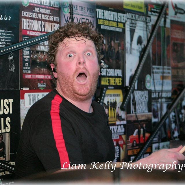 Anyone want to caption this bad boy??? @mikethepies #liamkellyphotography #live #gigs