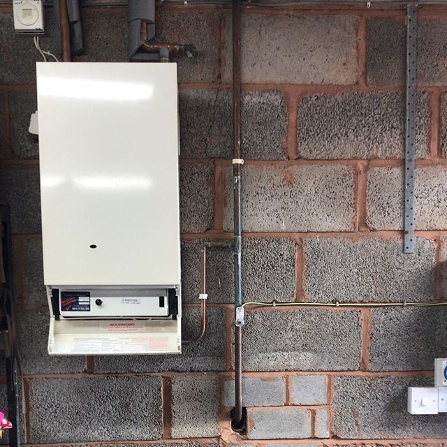 So @richy.locke89 and I teamed up to fit this absolutely beautiful piece of engineering. Controlled via a Hive thermostat
@viessmann 
@adey_pro
@hivehomeuk.
&gt;
&gt;
&gt; 
#viessmann #111-W #storagecombi #upgrade #installation #centralheating #plumb